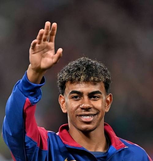 皇马青训小将获征召！18岁天才后卫冲击一线队，卡马温加伤愈归队