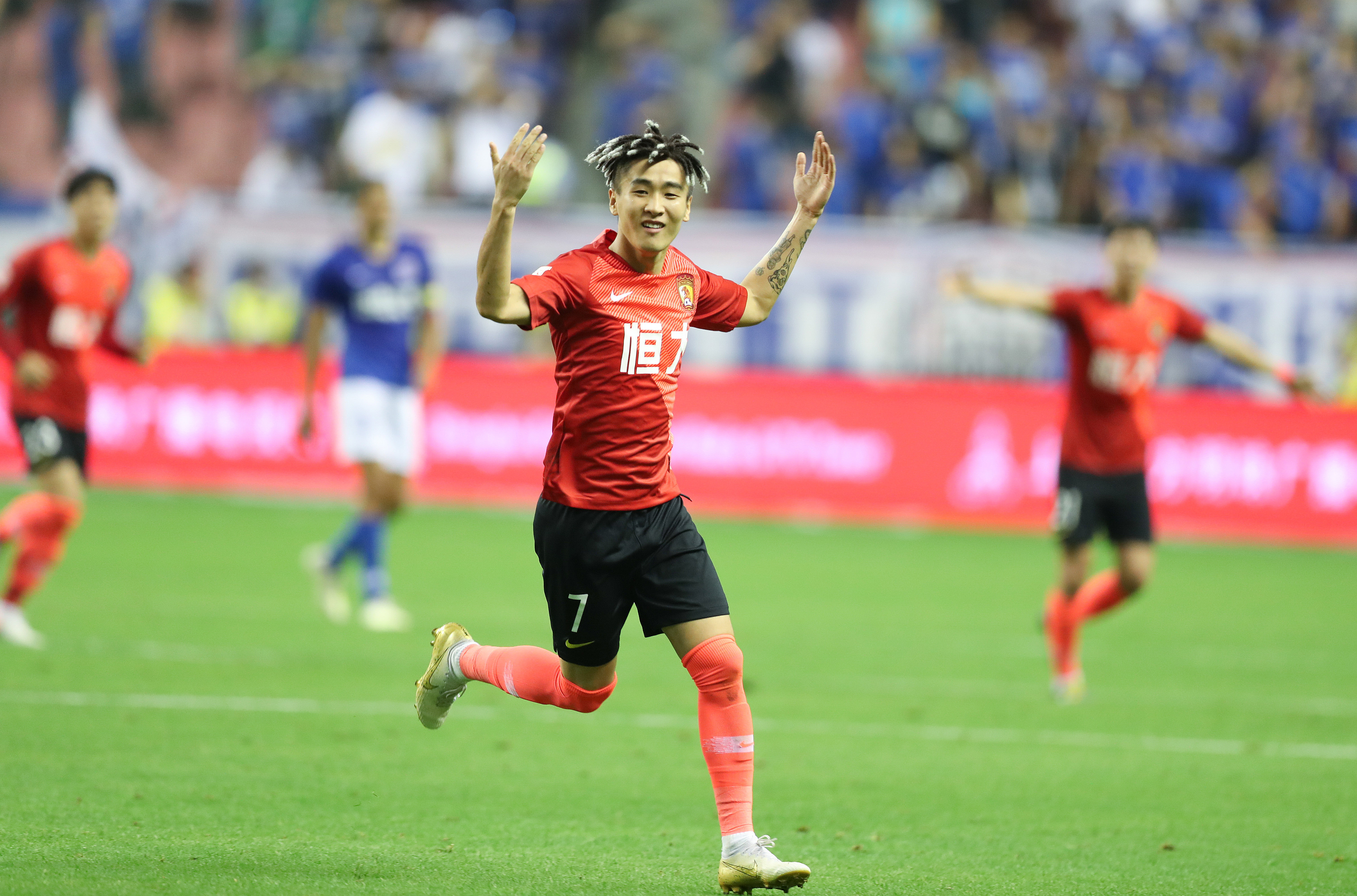 火力全开！哈登打满首节12分钟，0罚球砍下13分2助攻