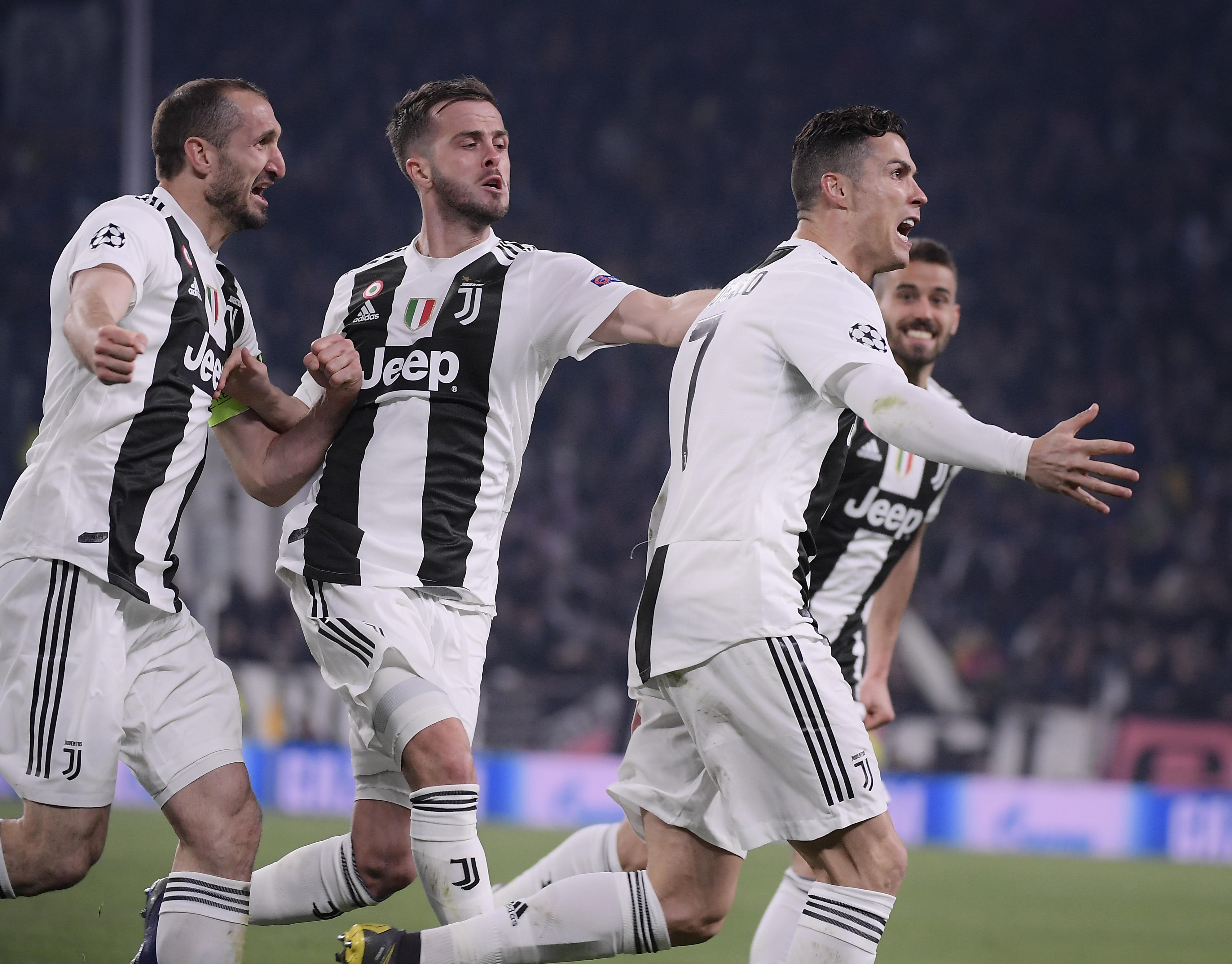 格外耀眼，百度地图APP搜“泰州”会出现“泰州总冠军”字样