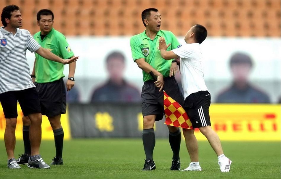 足球巴萨高层称将坚定走年轻化路线